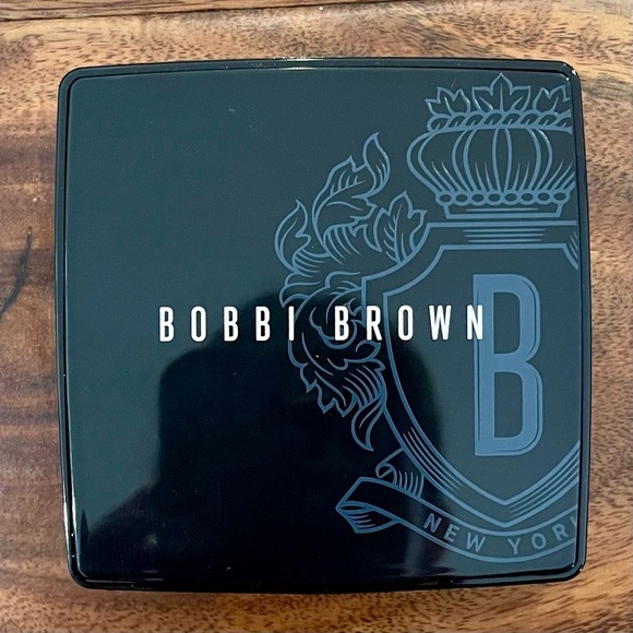 New BOBBI BROWN Sheer Finish Pressed Powder In Golden Brown .31oz/9g. - Picture 2 of 9
